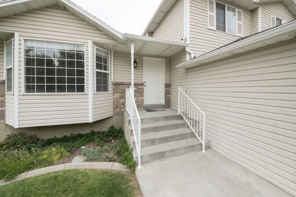Cost of White Vinyl Siding Replacement in Lansdale